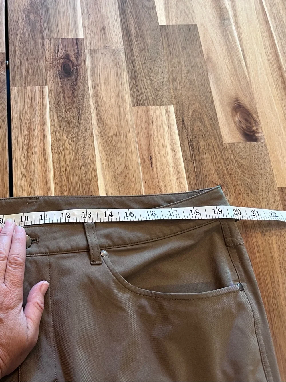 Lululemon Men’s ABC 5 Pocket Pants Green Khaki Size 38 x 33 approx